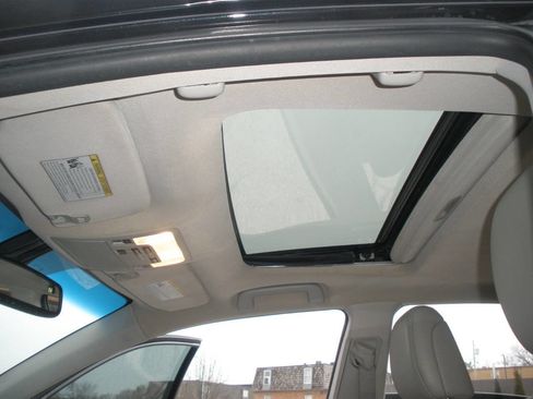 Used 2013 Toyota Avalon Limited image 25