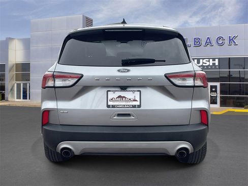 Used 2022 Ford Escape SE image 4