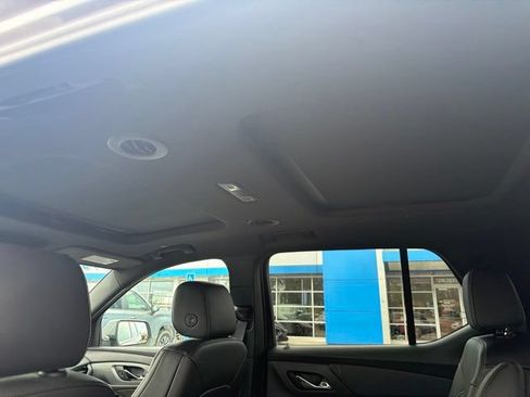 Used 2023 Chevrolet Traverse LT w/ LT Premium Package FWD image 12