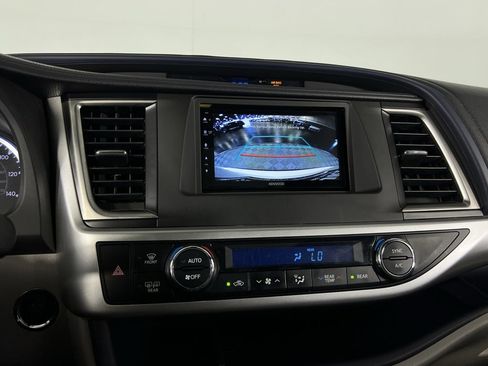 Used 2019 Toyota Highlander XLE image 15
