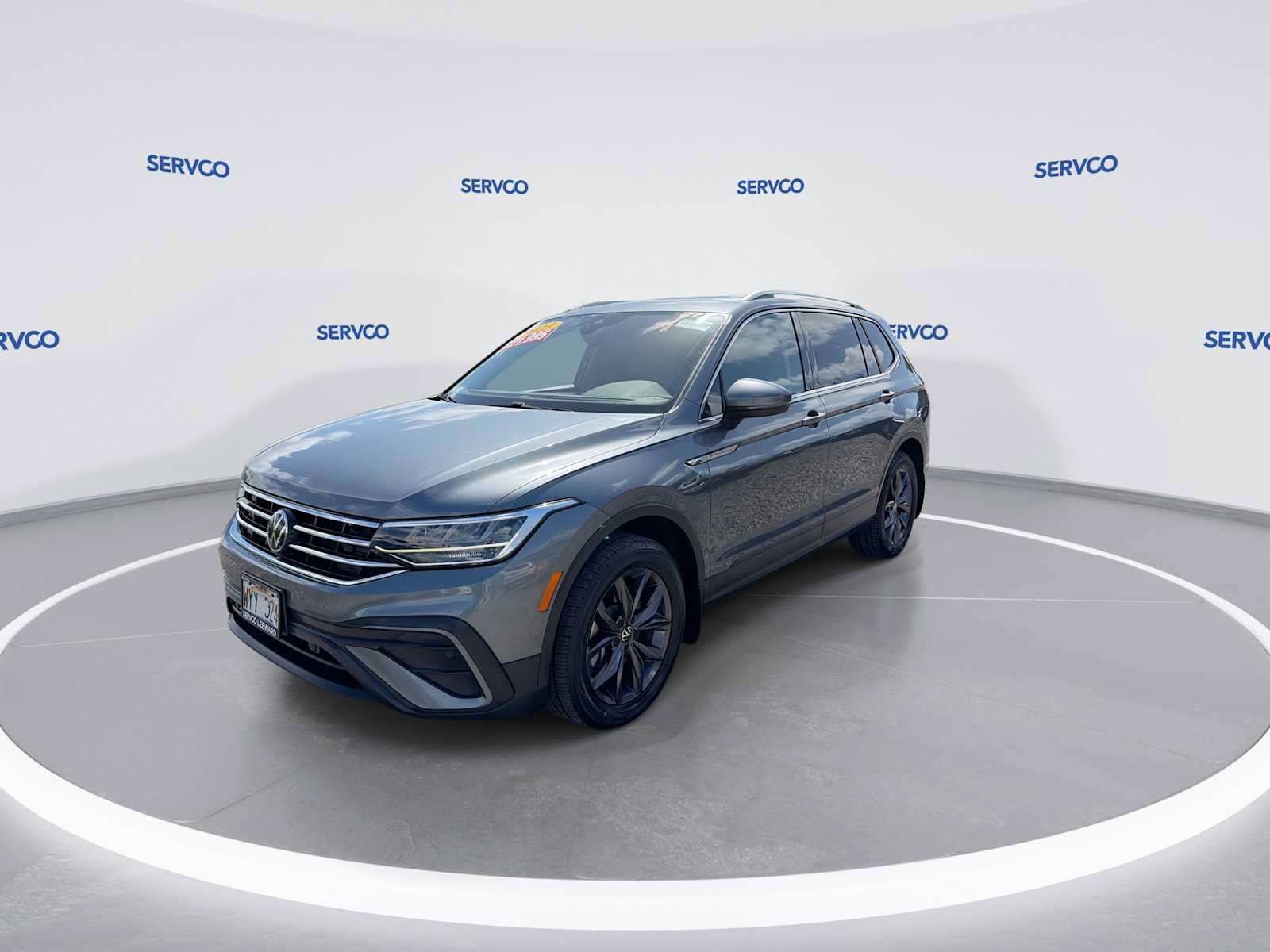 Used 2023 Volkswagen Tiguan SE w/ Panoramic Sunroof Package FWD image 4