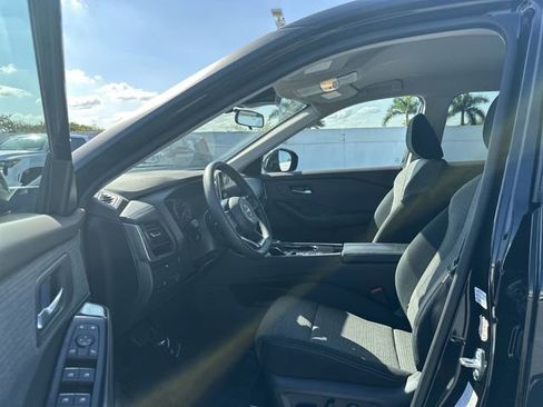 Used 2023 Nissan Rogue SV image 24