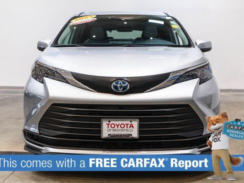 Certified 2025 Toyota Sienna LE FWD image 2