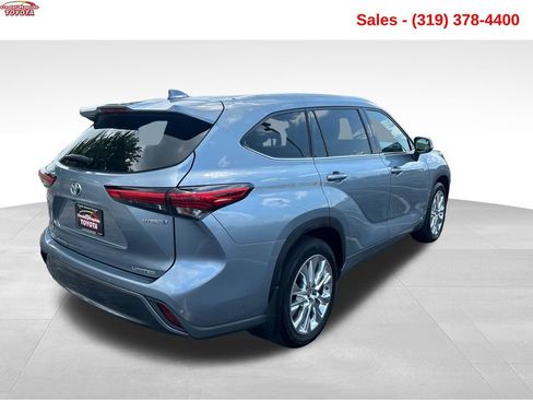 Used 2021 Toyota Highlander Limited AWD/4WD image 5