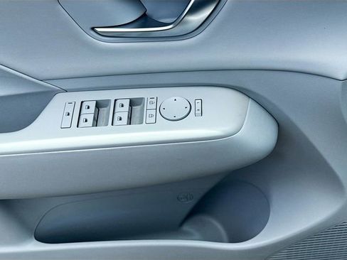 Used 2024 Hyundai Kona Limited FWD image 17