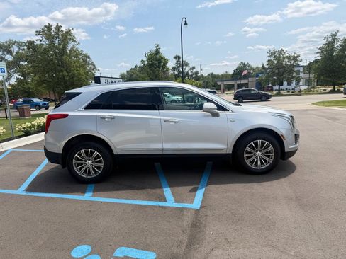 Used 2017 Cadillac XT5 Luxury w/ Driver Awareness Package AWD/4WD image 4