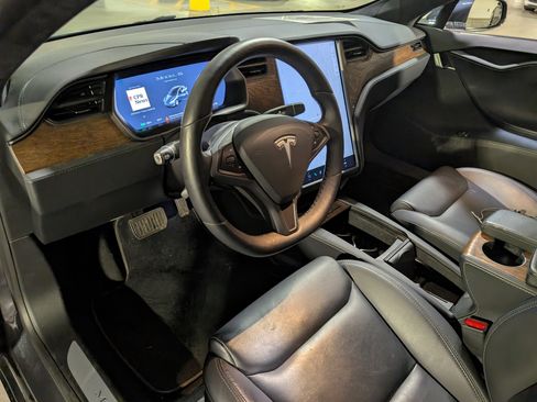 Used 2020 Tesla Model S Long Range Plus image 4