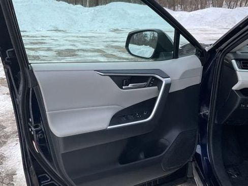 Used 2019 Toyota RAV4 XLE Premium w/ Cold Weather Package image 9