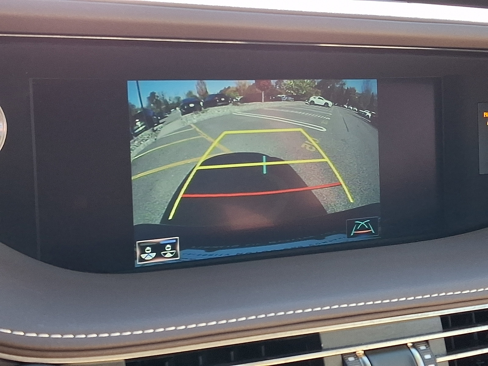 Used 2019 Lexus LS 500 AWD w/ Accessory Package (Z2) image 18