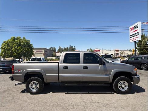 Used 2006 GMC Sierra 2500 SLE w/ Skid Plate Package AWD/4WD image 3