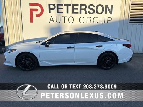 Used 2022 Toyota Avalon XSE image 6