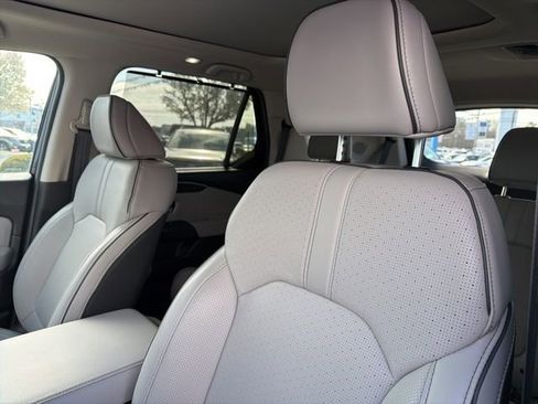 Used 2025 Honda Pilot Elite image 11