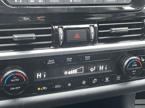 Used 2024 Nissan Pathfinder SV image 27