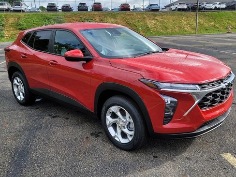 New 2026 Chevrolet Trax LS w/ LS Convenience Package FWD image 16