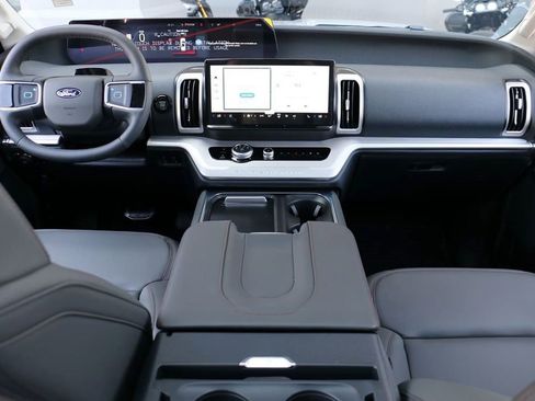 New 2025 Ford Expedition Active image 27