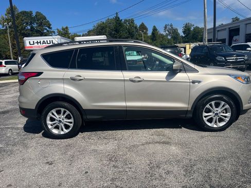 Used 2018 Ford Escape SEL image 2