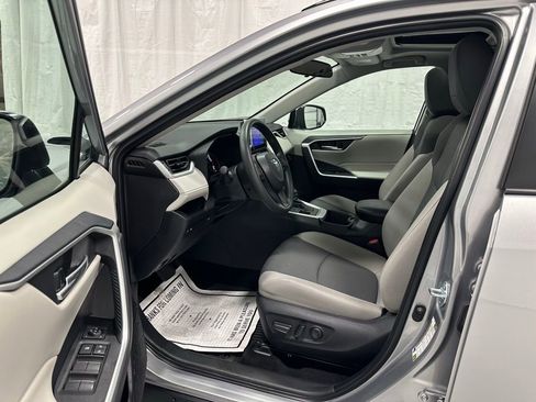 Used 2025 Toyota RAV4 XLE w/ Convenience Package AWD/4WD image 9