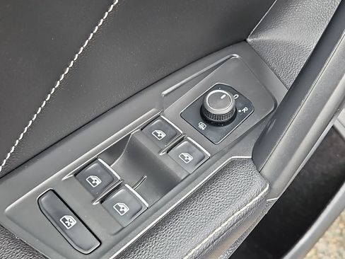 Used 2022 Volkswagen Tiguan SE w/ Panoramic Sunroof Package AWD/4WD image 26