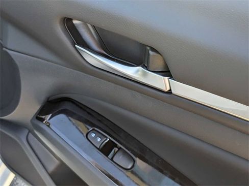 New 2024 Nissan Altima 2.0 SR image 29