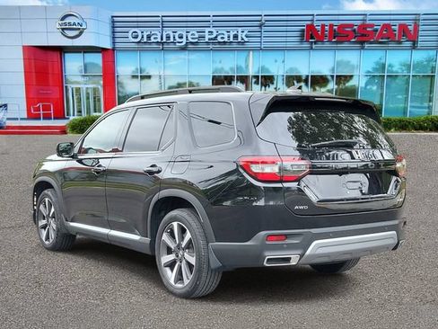 Used 2025 Honda Pilot Elite image 3