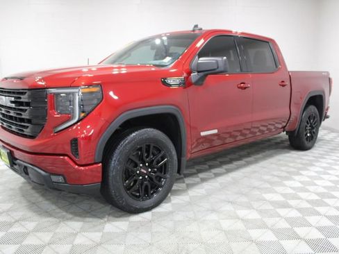 Used 2024 GMC Sierra 1500 Elevation w/ LPO, Elevation Black Package AWD/4WD image 7
