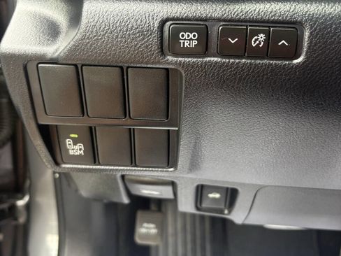 Used 2015 Lexus IS 350 w/ F-Sport Package RWD image 28
