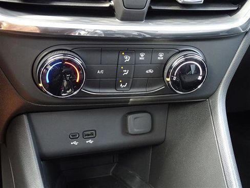 Used 2025 Buick Encore GX Preferred image 11