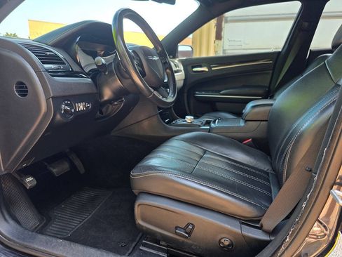 Used 2019 Chrysler 300 S RWD image 13