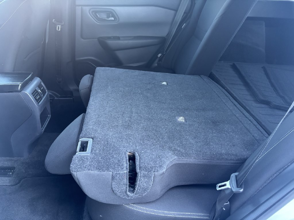 Used 2025 Nissan Rogue S AWD/4WD image 23