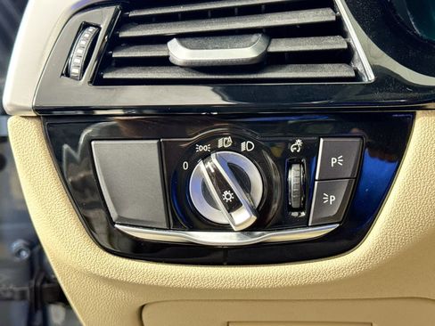 Used 2020 BMW 530i xDrive w/ Convenience Package image 10