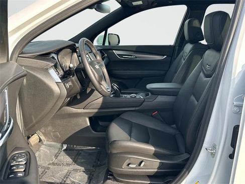 Used 2025 Cadillac XT6 Luxury image 16