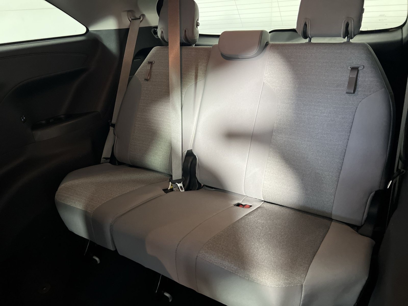 Used 2025 Toyota Sienna LE FWD image 26