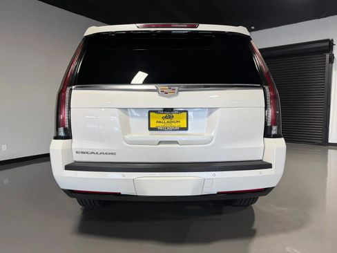Used 2019 Cadillac Escalade Luxury AWD/4WD image 5