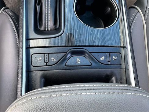 Used 2018 Chevrolet Impala Premier w/ Premier Convenience Package image 24