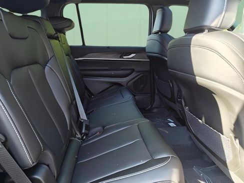 New 2025 Jeep Grand Cherokee L Limited w/ Luxury Tech Group II image 34