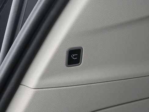 Used 2023 Chrysler Voyager LX image 26