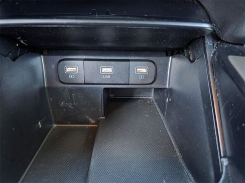 Used 2022 Kia Sorento S image 25