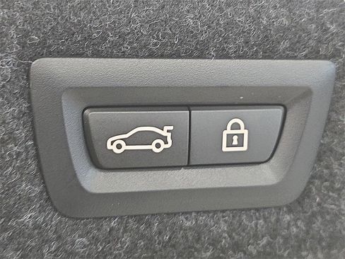 Used 2023 BMW 530i w/ Convenience Package image 29