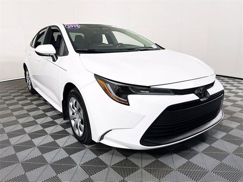 Certified 2025 Toyota Corolla LE image 1