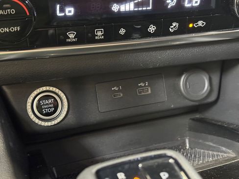 Used 2023 Nissan Rogue SV AWD/4WD image 40