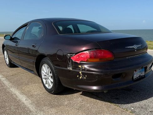 Used 2004 Chrysler Concorde LX image 6