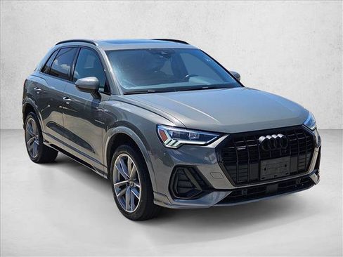 Used 2023 Audi Q3 2.0T Premium w/ Black Optic Sport Package AWD/4WD image 3