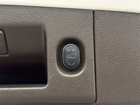 Used 2017 GMC Yukon Denali w/ Open Road Package image 34