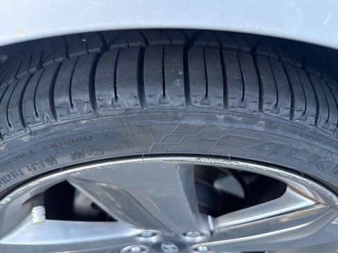 Used 2013 Hyundai Veloster Turbo w/ Ultimate Pkg image 26