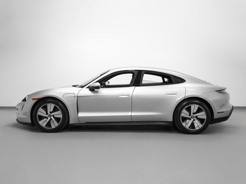 Used 2023 Porsche Taycan image 2