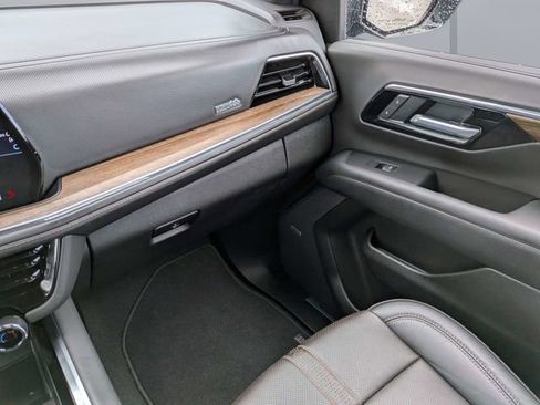 Used 2026 Chevrolet Tahoe High Country AWD/4WD image 16