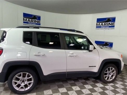 Used 2021 Jeep Renegade Latitude image 2