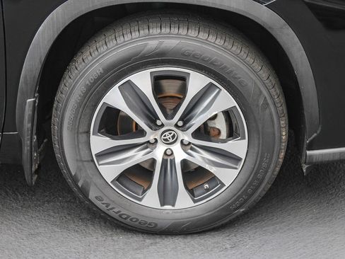 Used 2023 Toyota Highlander XLE w/ Protection Package #3 (TMS) image 11