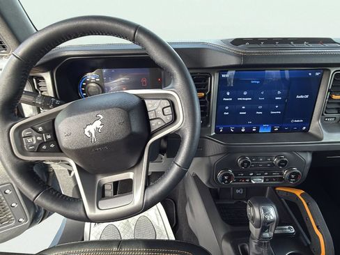 Used 2024 Ford Bronco Badlands w/ Sasquatch Package image 12