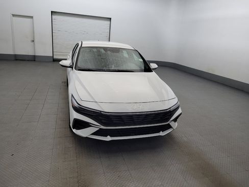 Used 2025 Hyundai Elantra SE w/ Cargo Package FWD image 14